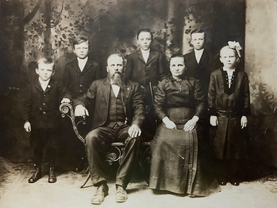 Joseph, Louisa, children (left to right) Andy, Clem, John, Joe Jr. and Gertrude (circ. 1912)